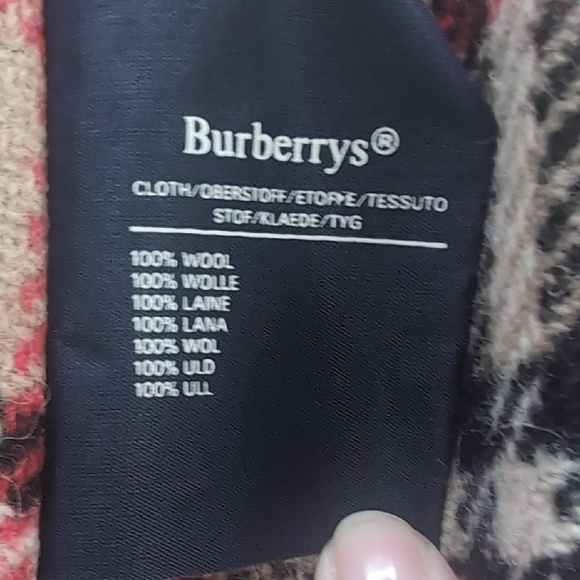 Burberrys Black Coat with Classic Plaid Lining - Picture 5 of 9